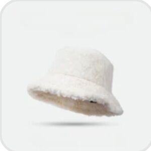 Insakura White Sherpa Bucket Hat
